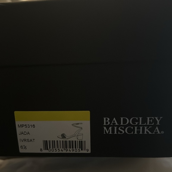 Badgley Mischka Jada Embellished Low Block Heel Ivory Satin Bridal Size 6.5 - Picture 7 of 7